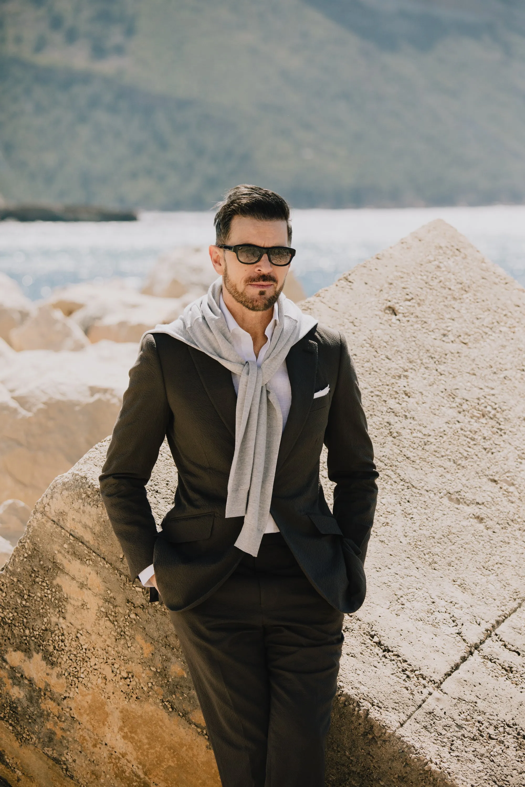 Single Breasted Notch Lapel Suit in Brown Seersucker